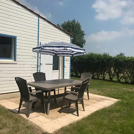 Les De Montmartre Nyaraló