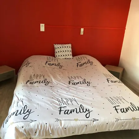 Les De Montmartre Nyaraló *