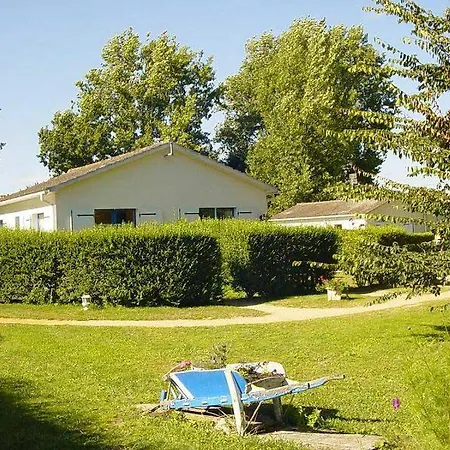 Holiday home Les De Montmartre Le Perrier